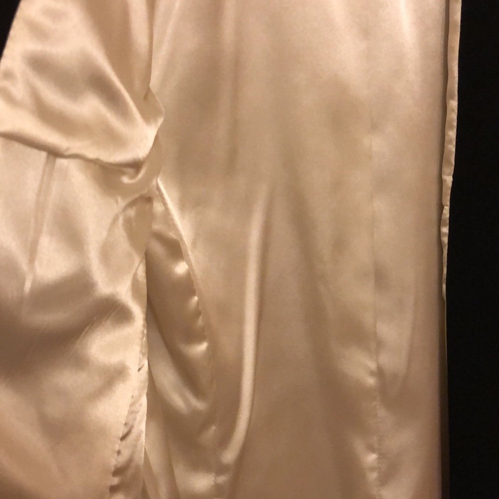 White suit - Picture 5 of 5